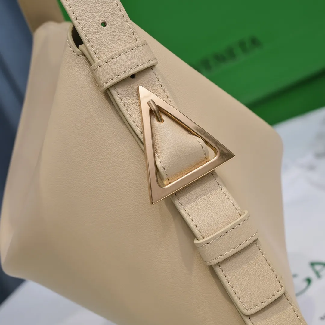 Bv🔥New Small Cradle Latest Triangular Underarm Bag △Highly Recommended This Winter New Product~😍This is a charm that has nowhere to be placed. It has a fashionable shape, Bv’s representative logo triangle buckle, and a large space capacity. It is unique to other features~This winter’s mix and match belongs to it! Hot style for men and women🔥Size: 30x23x16cm small size